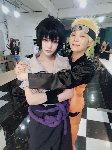 Naruto e Sasuke Boruto Rasengan, Haikyuu Cosplay, Sasuke Cosplay, Japanese Costume, Cosplay Naruto, Cosplay Boy, Sasuke X Naruto, Naruto Cosplay, Male Cosplay