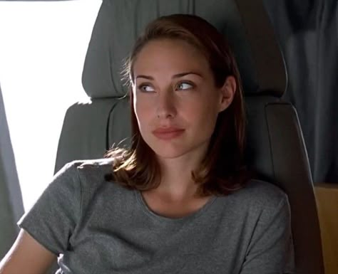 Susan Parrish, 00’s Aesthetic, Meet Joe Black, Claire Forlani, Brunette Aesthetic, Joe Black, Abercrombie Girls, Family Mom, Body Love