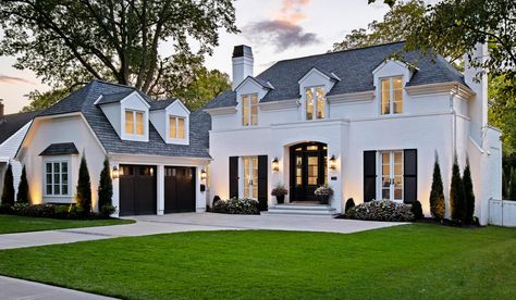 French White House Exterior, European Style Homes Exterior Modern, Colonial Modern Exterior, Middle Class Home Exterior, French House Architecture, French Contemporary Home Exterior, French Transitional Home Exterior, Neoclassical Homes Exterior, White Contemporary House Exterior