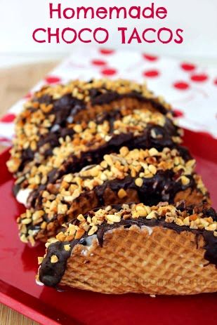 Homemade CHOCO TACOS! Perfect Summer Treat - Wheel N Deal Mama Chocolate Taco, Choco Taco, Dessert Taco, Eating Ice, Oreo Dessert, Ice Cream Treats, Yummy Sweets, Summer Treats, Drink Milk