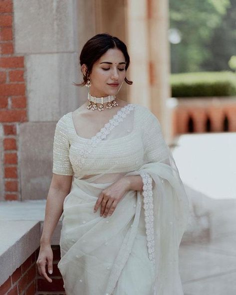 Pearl Blouse Designs, White Blouse Designs, Saree Combination, Ruhani Sharma, Onam Outfits, Saree Blouse Styles, Saree Wearing Styles, Simple Saree Designs, Fashionable Saree