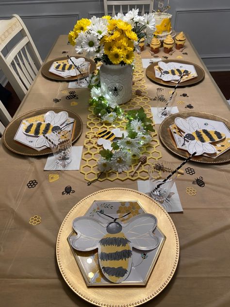 Bee Theme Party Table Decor, Honey Bee Centerpieces Table Decorations, Bumble Bee Table Decorations, Honey Bee Tablescape, Honey Table Decor, Bee Party Table Decor, Bee Theme Table Setting, Bee Table Decor, Bee Table Setting