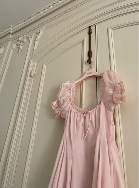 cressida cowper | aesthetic | bridgerton Cottagecore Inspiration, Mia Thermopolis, Live In Love, Princess Core, Pink Aura, Online Closet, Garden Party Dress, Peach Fuzz, Pink Princess