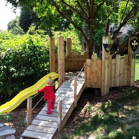 The {DIY Play Castle} that puts ordinary tree houses to shame! Play Castle, Kids Backyard, Play Area Backyard, How To Build Steps, Kids Garden, Outdoor Play Area, Kids Outdoor Play, Building A Fence, Backyard Playground