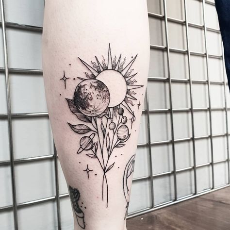 Space Bouquet, Celestial Tattoo, Circle Tattoos, Planet Tattoos, Hip Tattoos Women, B Tattoo, Space Tattoo, Thigh Tattoos Women, Sun Tattoo