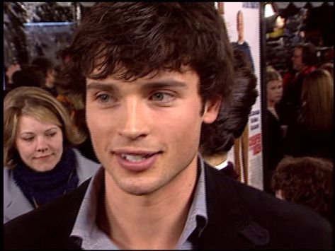 Smallville Clark Kent, Tom Welling Smallville, Tom Welling, Clark Kent, Smallville, Jared Padalecki, Hot Actors, Brad Pitt, Pretty Men