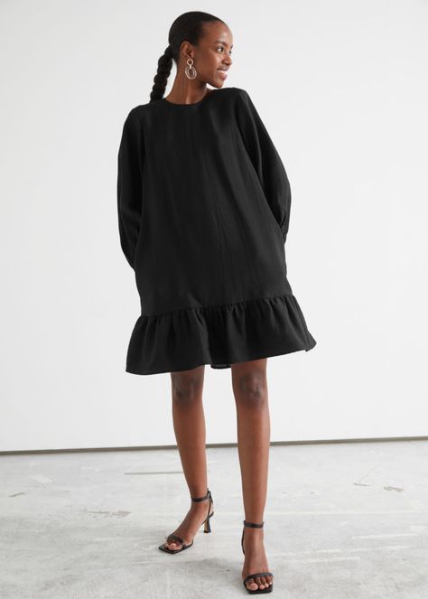 Relaxed A-Line Mini Dress - Black - Mini dresses - & Other Stories US Satin Gowns, Oversize Fashion, Chunky Knit Cardigan, Oversized Dress, Spring Fashion Trends, Roll Up Sleeves, Oversized Silhouette, Floral Dress Summer, Fashion Story