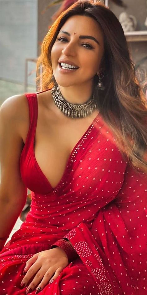 Rupali Ganguly, Shama Sikander, Shweta Tiwari, Simple Frocks, Classy Outfits For Women, Actress Wallpaper, Female Transformation, Like Fine Wine, Saree Models