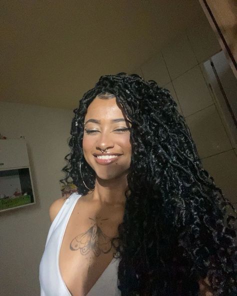 Goddess Faux Locs no método Crochet Braids 🌹 @b_marcelinx_ Kids Faux Locs, Faux Locs Goddess, Goddess Faux Locs, Faux Locs Hairstyles, Goddess Locs, Faux Locs, Crochet Braids, Girl Hair, Black Girls Hairstyles