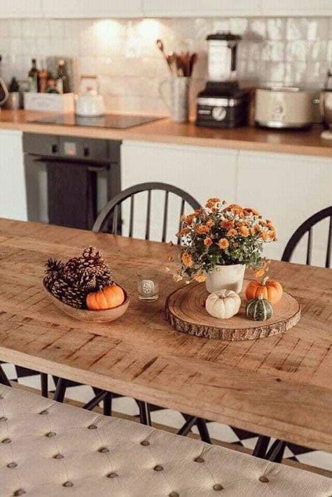 Autumn Kitchen Decor, Outside Fall Decor, Halloween Front Porch Decor, Fall Kitchen Decor, Fall Decor Inspiration, Fall Thanksgiving Decor, Fall Deco, Autumn Decorating, Fall Kitchen