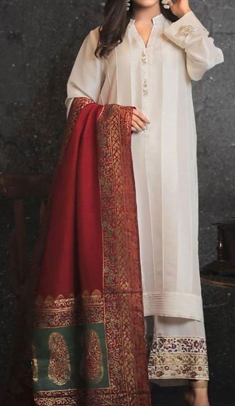 Simple Shirt Design, Pakistani Women Dresses, Pakistani Fashion Casual, Pakistani Dresses Casual, Pakistani Fashion Party Wear, Beautiful Pakistani Dresses, Salwar Kamiz, Pakistani Bridal Dresses, Simple Pakistani Dresses