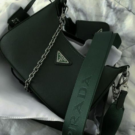 Dark Green Bag Aesthetic, Green Prada Aesthetic, Dark Green Outfit Aesthetic, Green Prada Bag, Prada Re Edition Bag, Dark Green Purse, Prada Bag Aesthetic, Prada Nylon Tote Bag, Fancy Lifestyle