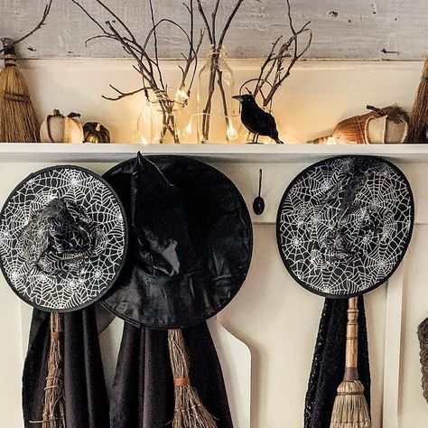 Crissy • J&C Farm Finds on Instagram: "Home is where you hang your broom!  Just spookin’ things up around here, one room at a time. First up…mud room! . . #halloween #halloweendecor #spookydecor #halloweenhome #hocuspocus #halloween2021 #seasonofthewitch #fallhomedecor #farmhousehalloween #fallfarmhouse #halloweeninspo #witchvibes #mudroomdecor #fleamarketdecor #myfleamarketstyle #bhgholiday #cottagesandbungalows #mycountryhome #thecottagejournal #americanfarmhousestyle #antiquefarmhouse #cozywithlizmarieblog #lmbpresets #countrylivingmag #vintagehalloween #fallinspo #countrysamplerfarmhousestyle #countrysamplermagazine #diyhalloweendecor #diyfarmhouse" Hanging Brooms Halloween, Broom Rack, Country Sampler Magazine, Witches Broom, American Farmhouse Style, Mudroom Decor, Flea Market Decorating, Farmhouse Halloween, Country Sampler