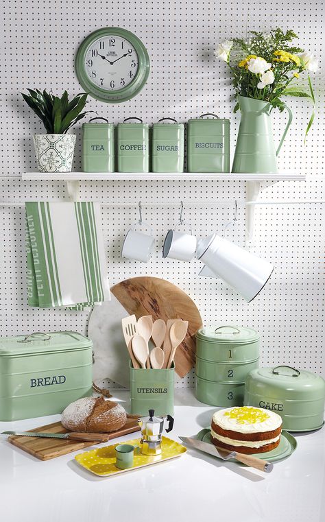 Living Nostalgia Bread Bin with Traditional top-opening lid -English Sage Green Kitchen Vase, Green Kitchen Accessories, Green Kitchen Decor, Sage Green Kitchen, Kitchen Canister Set, Coffee Jars, Bread Bin, Green Inspiration, Kitchen Crafts