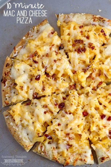 Mac And Cheese Pizza, Cheese Pizza Recipe, Creative Pizza, Recipes Pizza, Oven Outdoor, Dough Pizza, Easy Mac And Cheese, Dough Recipes, Pizza Recipes Homemade