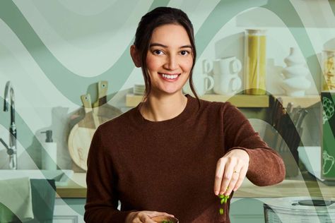 In this exclusive interview, TikTok star Emily Mariko shared her favorite pantry staples, the healthy breakfast that she’s been loving and more. Emily Mariko, Green Chef Recipes, Rice On The Stove, Carla Hall, Breakfast Muffin, Salmon Rice Bowl, Weck Jars, Green Chef, Salmon And Rice