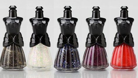 Anna Sui Dress Shaped Nail Polish Frilled Frock, Cool Nail Polish, Holiday Nail Polish, Christmas Nail Polish, Cute Nail Polish, Beautiful Nail Polish, Pretty Nail Polish, Vintage Nails, Sinful Colors