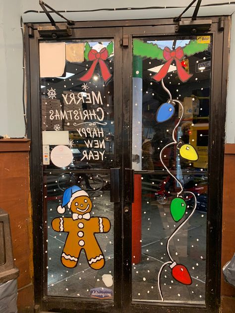 Christmas Decor In Windows, Festive Window Painting, Christmas Door Painting Ideas, Diy Christmas Window Decor Craft Ideas, Window Holiday Painting, Window Art Christmas Ideas, Christmas Glass Door Painting Ideas, Snow Globe Window Display, Window Paint Christmas Ideas