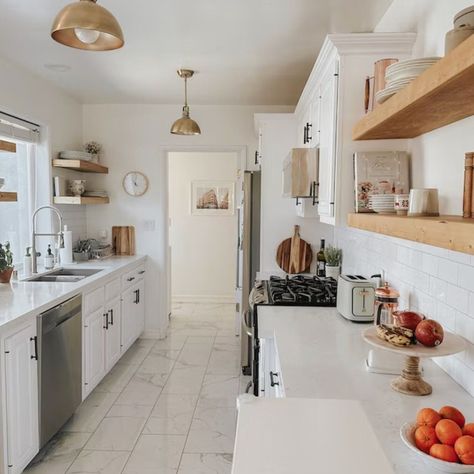 Open shelves kitchen styling