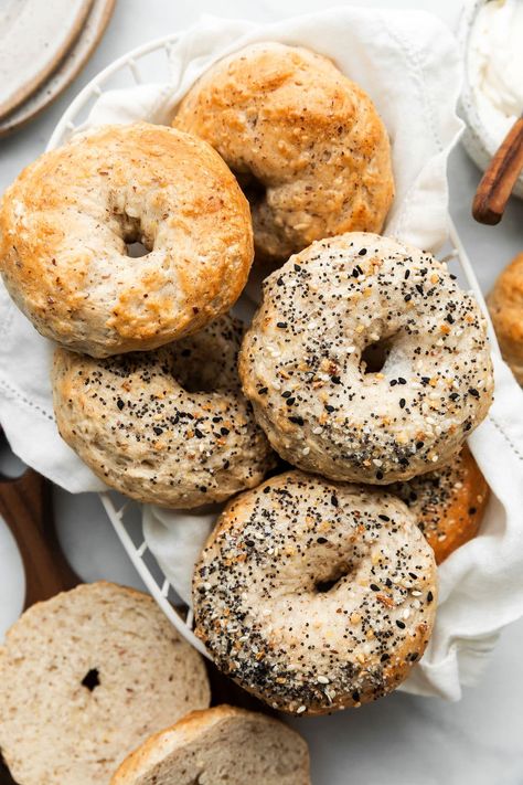 Perhaps you’ve never thought of making your own bagels, but you should! They are surprisingly simple to make. With our recipe for Greek Yogurt Bagels, you get tender insides that are perfectly chewy outside — delicious homemade bagels for toasting and topping with cream cheese or any favorite toppings. Creative Breakfast Ideas, Greek Yogurt Bagels, Yogurt Bagels, Breakfast Ideas Without Eggs, Paleo Breads, Egg Free Breakfast, Df Recipes, Ww Breakfast, Make Greek Yogurt