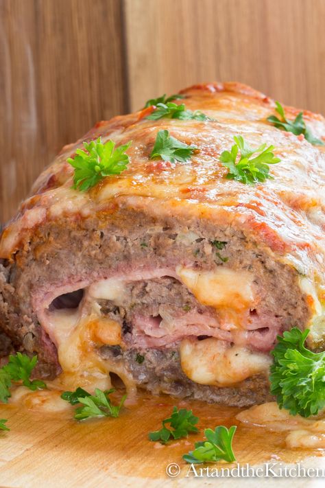 Mozzarella Stuffed Meatloaf, Italian Meatloaf Recipes, Meatloaf Stuffed, Cheese Stuffed Meatloaf, Stuffed Meatloaf, Italian Meatloaf, Homemade Meatloaf, Smoker Grill, Good Meatloaf Recipe