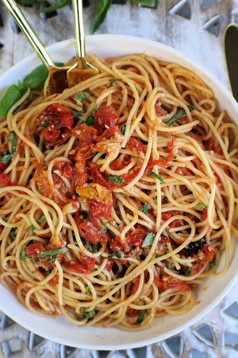 Pasta With Roasted Tomatoes And Garlic, Roasted Tomatoes Pasta, Roasted Grape Tomatoes, Roasting Garlic In Oven, Tomatoes Roasted, Roasted Tomato Pasta, Tomato Pasta Recipe, Slow Roasted Tomatoes, Pasta Cheese