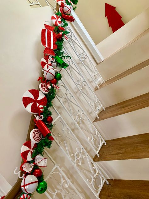 DIY peppermint and Christmas balls Peppermint Garland Diy, Peppermint Garland, Peppermint Christmas, Garland Diy, Diy Garland, Class Ideas, Christmas Balls, Ball Dresses, Christmas Trees