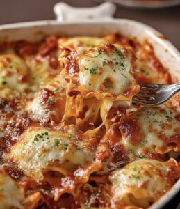 Million Dollar Ravioli, Easy Cooking Ideas, Ravioli Casserole, Chicken Casserole Easy, Homemade Spaghetti Sauce, Homemade Spaghetti, Cheesy Casserole, Best Pasta Recipes, Pasta Dinners