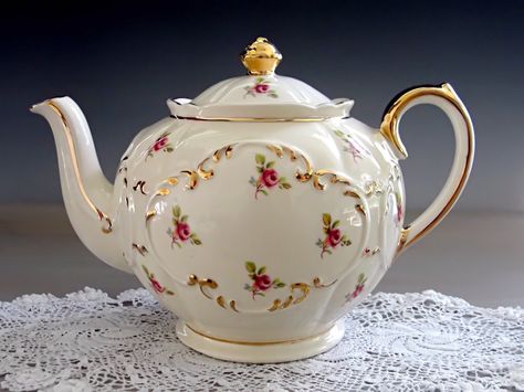 Sadler Teapot, English Teapots, 100 Dollars, Cuppa Tea, China Tea Sets, Chocolate Tea, Teapots And Cups, Antique Tea, Tea Pots Vintage