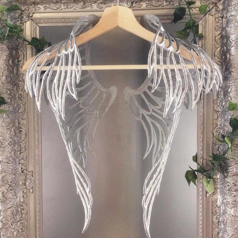 FOLLOW @LUXARTASIA 💋 Wings looking for an angel, help 😍!!! Have you lost yours? By @lindafriesen.couture . ( be attached to a black tulle… Recycled Fashion Diy, Black Tulle Gown, Romantic Night Wedding, Tulle Wings, Paper Flower Backdrop Wedding, Flower Props, Night Wedding Photos, Diy Tulle, Young Wedding