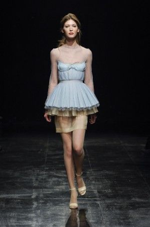 The modern Marie Antoinette dress! Marie Antoinette Dresses, Julien Fournié, Masked Ball, Fair Lady, Hair Shows, Marie Antoinette, Every Girl, Couture Fashion, Ballet Skirt