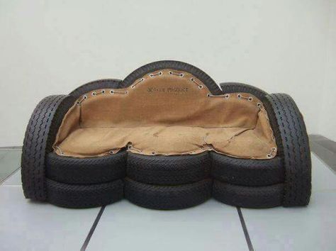 Tyre Couch Recycler Diy, Tire Chairs, Tire Craft, Reuse Old Tires, Tire Furniture, Tire Art, Car Furniture, Tyres Recycle, Old Tires