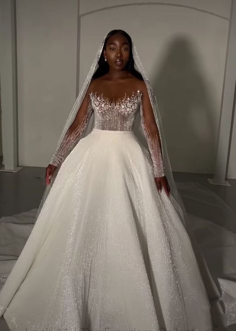 Alonuko Wedding Dress Black Women Princess, Extravagant Wedding Dresses Black Women, Wedding Dress With Sleeves Black Women, Ball Gown Wedding Dress Black Women, Simple Wedding Dress Black Women, Elegant Wedding Dress Ballgown Fairytale, Dream Wedding Dresses Black Women, Wedding Dresses Extravagant, Extravagant Wedding Dresses