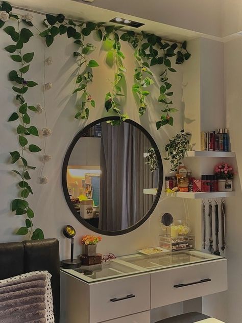 Mirror Ideas Aesthetic, Window Ideas Bedroom, Reka Bentuk Bilik Tidur, Girly Room Decor, Diy Room Decor Videos, Easy Room Decor, Diy Room Decor For Teens, Easy Diy Room Decor, Cute Diy Room Decor