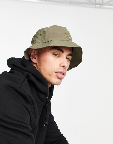 Buket Hats Outfits, Bucket Hat Outfit Mens, Korean Street Fashion Mens, Bucket Hat Outfits, Hat Outfit Men, Hat Fashion Men, Bucket Hat Outfit, Streetwear Hats, Bucket Hat Fashion