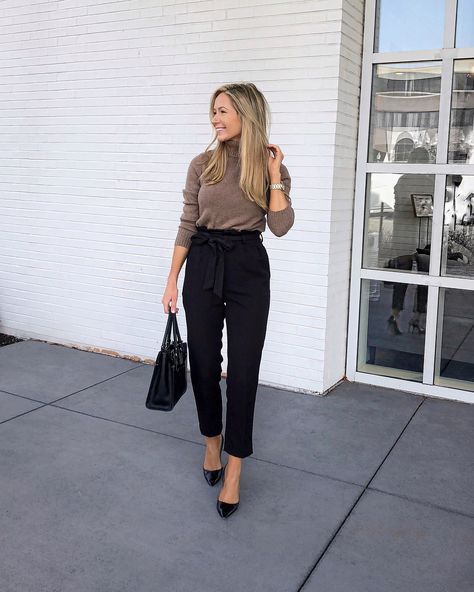 Real Estate Outfits For Women, Black Dress Pants Outfits, Real Estate Outfits, Winter Work Outfit, Pants Outfit Work, Work Outfits Frauen, Dress Pants Outfits, Work Outfit Office, Winter Pants Outfit