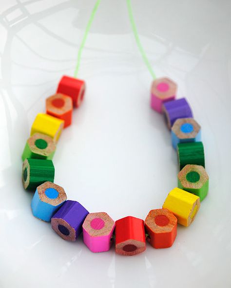 Diy Pencil, Design Mom, Bijoux Diy, Colored Pencil, Wooden Beads, Making Ideas, Colored Pencils, Fun Crafts, Flower Power