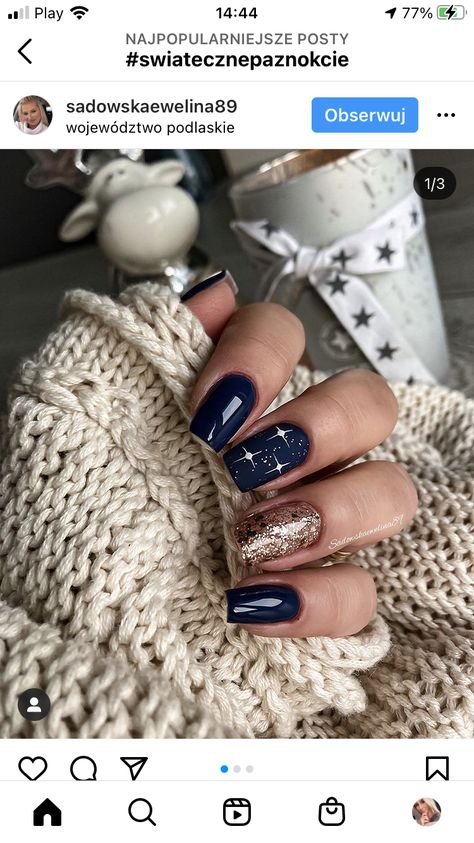 Short Nail Designs New Years Eve, December Nails Christmas Blue, Navy Xmas Nails, New Year Blue Nails, Blue Nails With Silver Design, Navy And Gold Christmas Nails, Dark Blue Nails Winter, Black Nails For Christmas, Navy Blue Holiday Nails