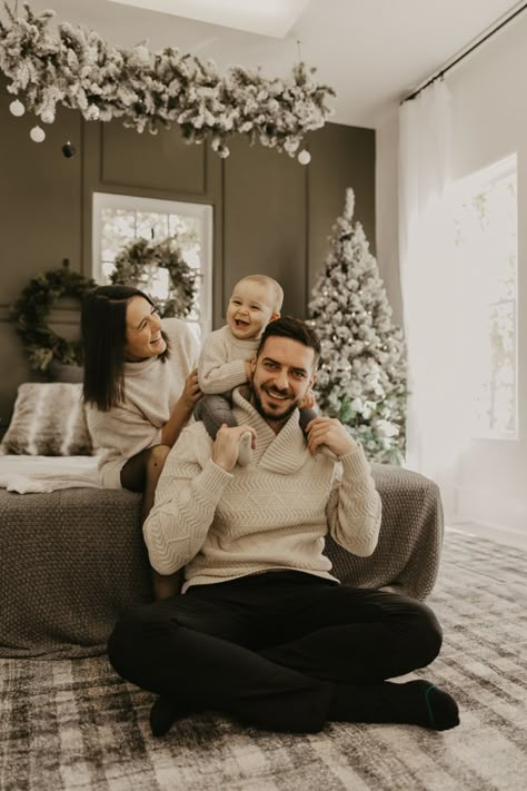 Holiday Mini Shoot Ideas, Cozy Family Photoshoot Outfits, Holiday Family Mini Session, Christmas Trees Photoshoot, Family Christmas Pictures Ideas Indoor, Family Photoshoot Outfits Studio, Grandparents Christmas Photoshoot, Family Of 3 Photoshoot Christmas, Winter Family Photoshoot Outfits Indoor