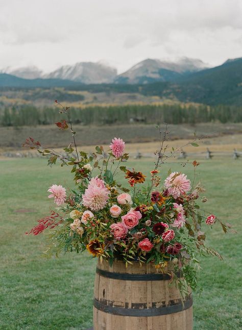 Wedding Flowers On Barrels, Western Floral Arrangements, Whiskey Barrel Flowers, Ranch Wedding Ideas, Barrel Flowers, Weddings 2024, Wedding Scotland, Green Wedding Decorations, Prairie Wedding