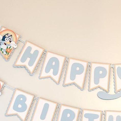 EllaDesignedParties on Instagram: "🎈🎉🐾🌈🌸 Custom Bluey Banner for a very special little girl. Happy 4th Birthday Aurora! I love the colors in this order, pastel rainbows accented with flowers, it’s cute, chic, and stylish for a character themed party! Thank you @marleyjohnson Thank you for allowing me to design and style your party decorations for your sweet daughter! ➡️Swipe to see this adorable party set up!! #elladesignedparties #etsyshop #etsymadelocal #etsy #customparty #customban Bluey Birthday Door Sign, Bluey Third Birthday Girl, Bluey Second Birthday Girl Theme, Bluey Banner, Bluey Birthday Banner, Fiesta Bluey, Bingo Birthday, Third Birthday Girl, Bluey Party