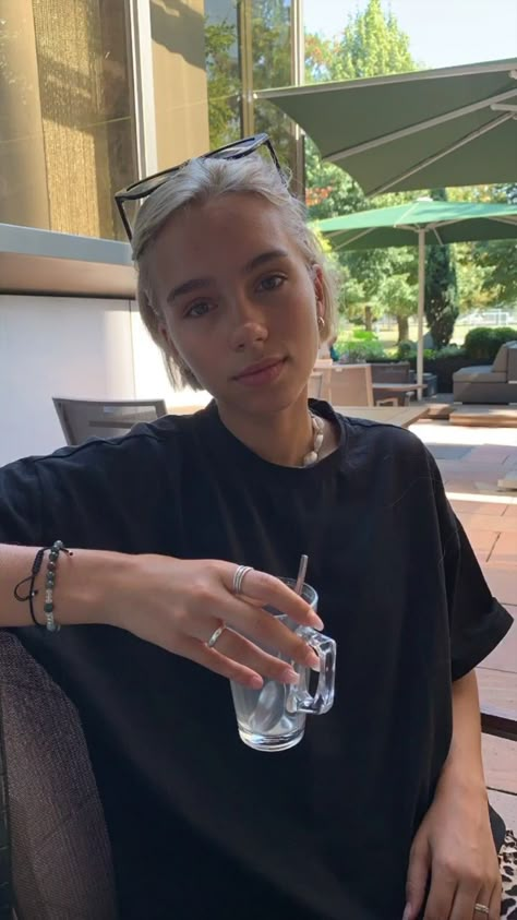 Lena Mantler, Lisa Lena, Lisa And Lena, Masc Outfits, Alt Girls, Platinum Blonde, Girl Crushes, Attractive People, Style Icon