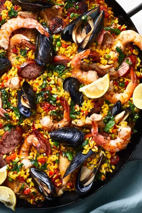 Nourishing, vibrant, and served without pretension, paella has held a place of honor and practicality in Spanish homes for centuries. #easy #easyrecipes #quickandeasy #easyrecipesideas #dinner #supper #easydinner #easydinnerideas #easysupper #easysupperideas Traditional Spanish Paella Recipe, Best Paella Recipe, Paella Recept, Spanish Paella Recipe, Paella Recipe Seafood, Spanish Homes, Spanish Paella, Seafood Paella, Paella Recipe