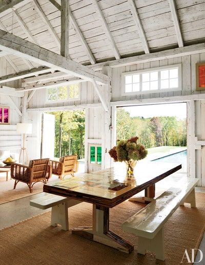 22 Poolhouse Ideas & Design Inspiration | Architectural Digest Country Kitchen Curtains, Pool House Plans, Ideas Vintage, Open Door, Barn Style House, Design Living Room, Barn Style, Rustic Barn, Rustic Interiors