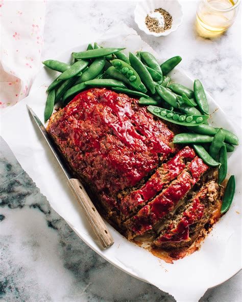 Ultimate Meatloaf By Tyler Florence Recipes Ultimate Meatloaf Recipe, Meatloaf Sides, Quick Easy Meatloaf Recipe, Meatloaf Side Dishes, Tyler Florence Recipes, Beef Entrees, Beef Meatloaf, Beef Meals, Tyler Florence