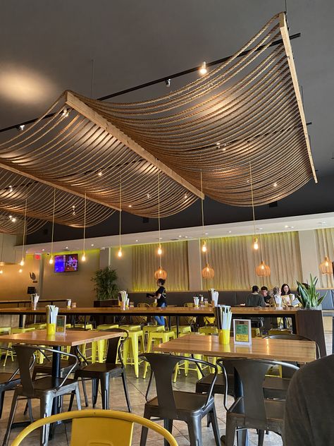 Rope Ceiling Design Restaurant, Celing Roof Design For Restaurant, Fabric Ceiling Bar, Cafe Ceiling Design Ideas, Open Ceiling Restaurant, Rope Ceiling Design, Celosia Interior, Ceiling Design Cafe, Ceiling Design Restaurant