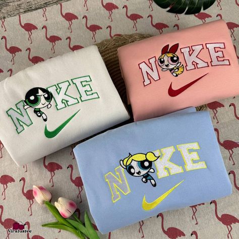 The Powerpuff Girls Nike Embroidered Sweatshirts, Nike Couple Embroidery Check more at https://viralustee.com/product/the-powerpuff-girls-nike-embroidered-sweatshirts-nike-couple-embroidery/ Nike Crewneck Sweatshirt Diy, Trio Sweatshirts, Diy Nike Sweatshirt Iron On Patches, Diy Nike Sweatshirt, Nike Couple, Summer Bag Essentials, Couple Embroidery, Nike Hoodies, Sweatshirts Nike