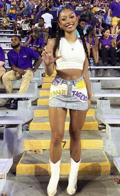 Hbcu Gameday Outfits, Cute Homecoming Outfits College, Football Gf Outfits College, Girlfriend Gameday Outfit, Football Homecoming Outfits, Hoco Tailgate Outfit, Homecoming Week Outfits Hbcu, Custom Game Day Outfit, Hbcu Game Day Fits