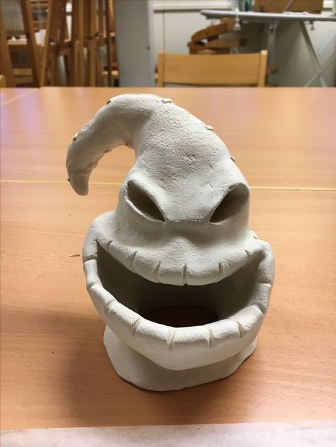 Nightmare Before Christmas Clay Diy, Nightmare Before Christmas Clay Art, Halloween Clay Art Ideas, Tim Burton Clay Ideas, Tim Burton Ceramics, Nightmare Before Christmas Pottery, Tim Burton Sculpture, Nightmare Before Christmas Ceramics, Oogie Boogie Clay