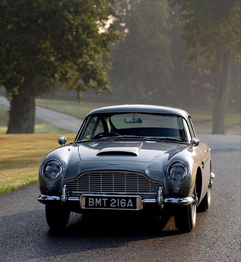 James Bond Aston Martin, Aston Martin Sports Car, Classic Aston Martin, James Bond Cars, Bond Cars, Aston Martin Lagonda, Aston Martin Db5, Aston Martin Dbs, Car Experience